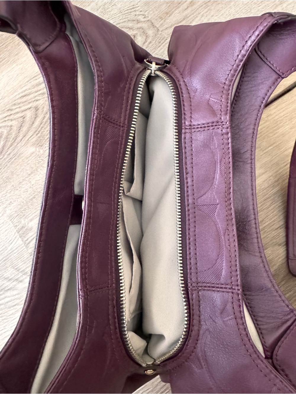 Coach Embossed Hobo Shoulder Logo Bag Purse Plum Purple G1276-F19457 - Picture 9 of 9